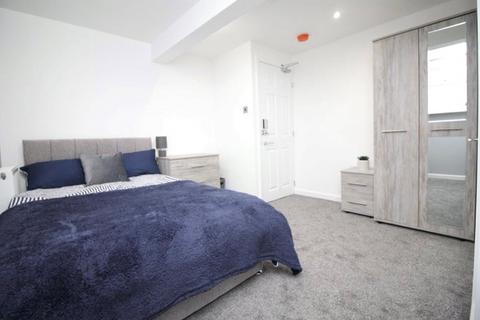 6 bedroom semi-detached house for sale - Kingsway, Garforth, Leeds, West Yorkshire