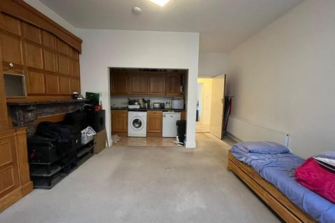 1 bedroom flat to rent, High Road, London