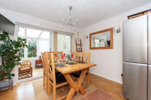 10 Overbrae, Beckenham, BR3 1SX