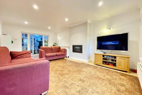 47 Stirling Road, Bournemouth, BH3 7JH
