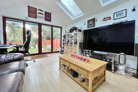 47 Stirling Road, Bournemouth, BH3 7JH