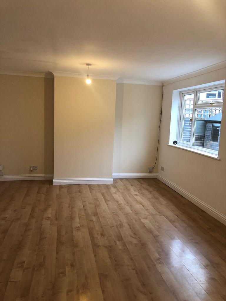 Hyde Avenue, Stotfold, SG5 3 bed detached house to rent £1,450 pcm (£