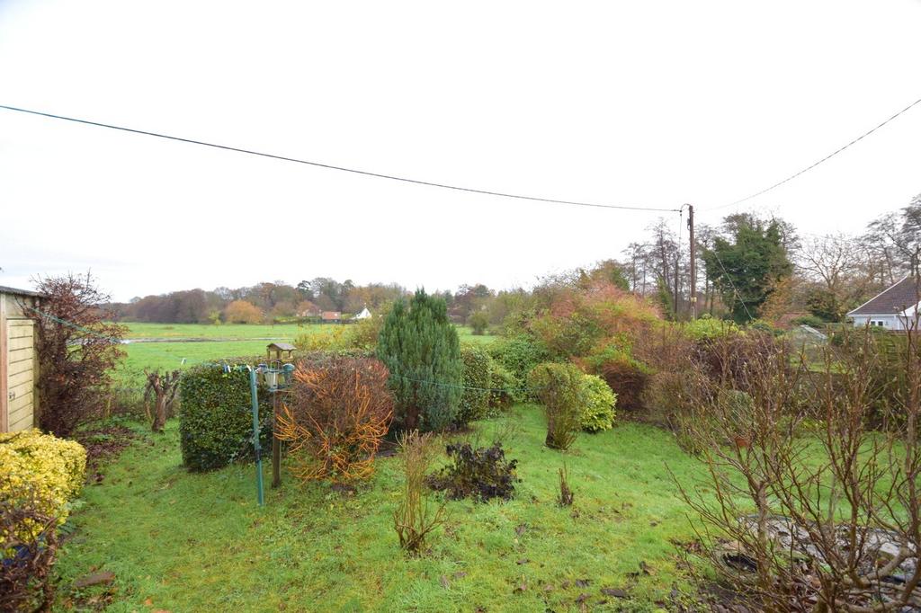The Avenue, Ufford, Woodbridge, Suffolk, IP13 2 bed bungalow for sale £375,000