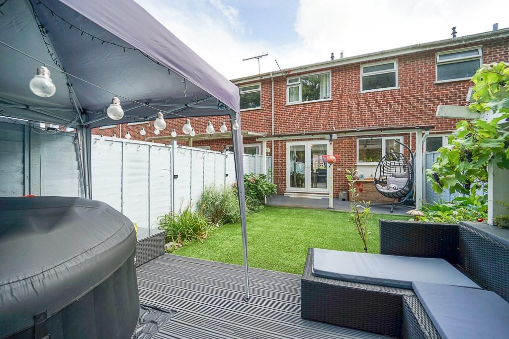 Meadow Croft, Woodside, Hutton, WestonSuperMare, BS24 3 bed terraced