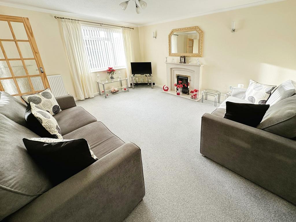 Palmers Close, BurnhamonSea, TA8 3 bed semidetached house for sale