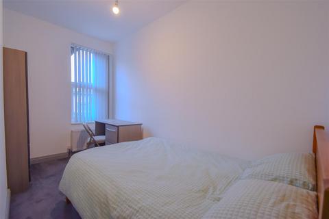 4 bedroom terraced house to rent, Raddlebarn Road, Selly Oak, Birmingham B29