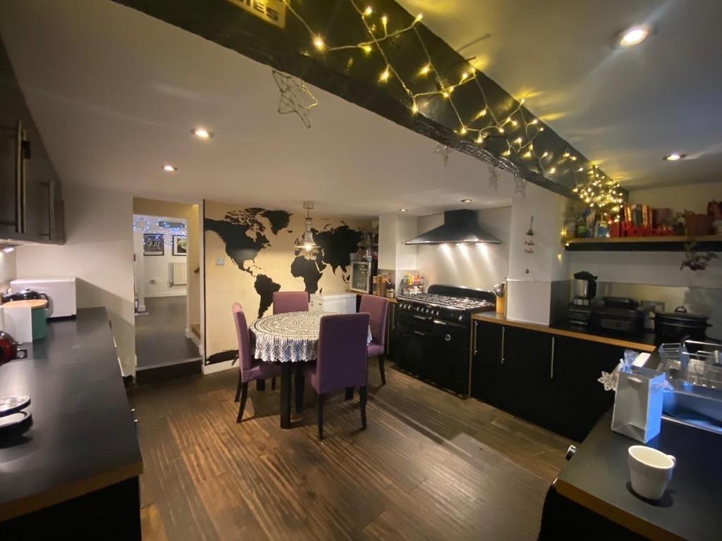 St. John Street, Lees, Oldham 2 bed end of terrace house for sale £