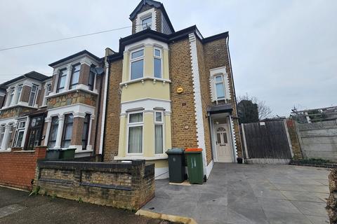 5 bedroom end of terrace house for sale - Rosebery Avenue, Manor Park, London, E12
