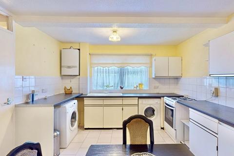 25 Gregory Road, Romford, RM6 5JJ