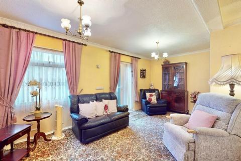 25 Gregory Road, Romford, RM6 5JJ