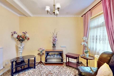 25 Gregory Road, Romford, RM6 5JJ