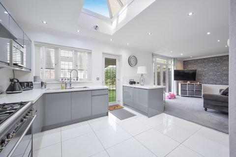 5 bedroom semi-detached house for sale, London Road, Stoneleigh