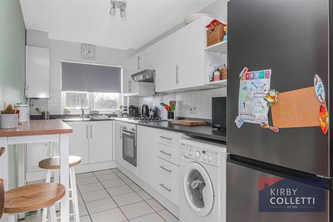 17, Eversley Lodge Park View, Hoddesdon, EN11 8PH