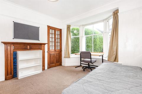4 bedroom house to rent - Madrid Road, Guildford
