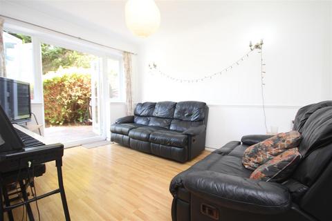 4 bedroom house to rent, Weston Road, Guildford