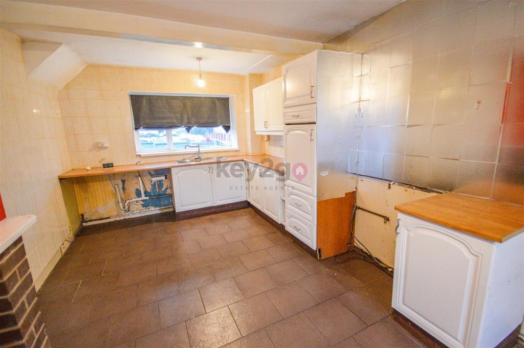 Carrwood Road, Renishaw, Sheffield, S21 3 bed semidetached house for