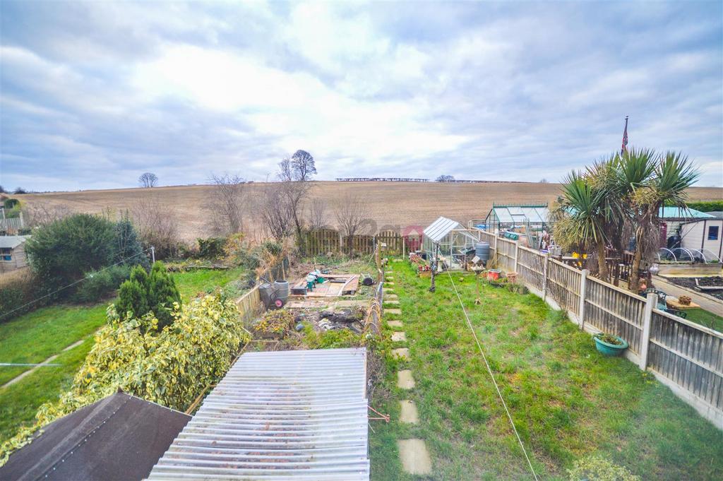 Carrwood Road, Renishaw, Sheffield, S21 3 bed semidetached house for