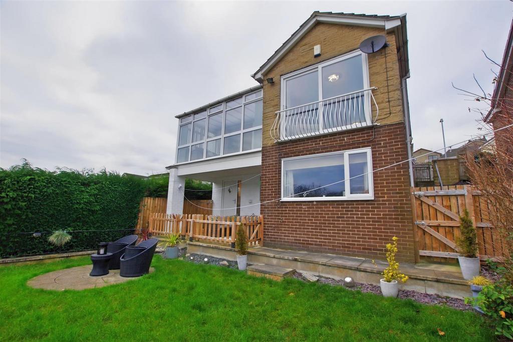High Meadows, Greetland 4 bed detached house for sale £375,000