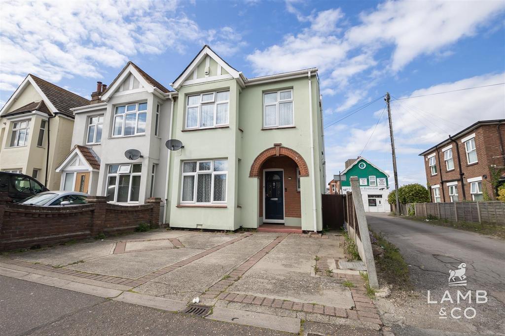 Skelmersdale Road, ClactonOnSea CO15 3 bed semidetached house for