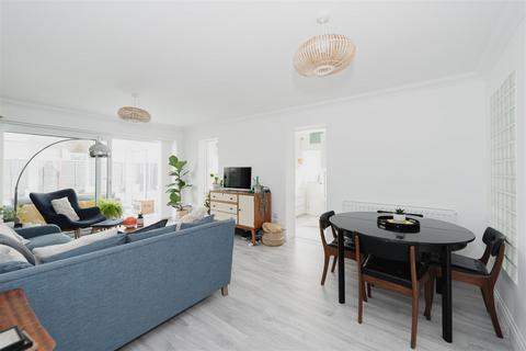 13 Royal Drive, Epsom, KT18 5PR