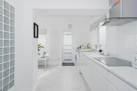 13 Royal Drive, Epsom, KT18 5PR