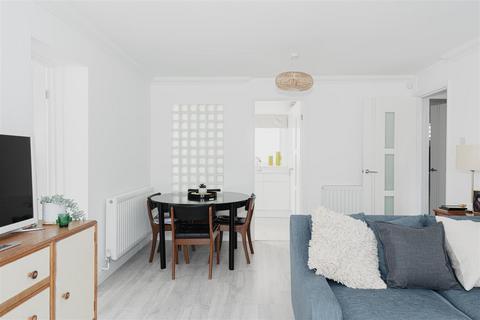 13 Royal Drive, Epsom, KT18 5PR