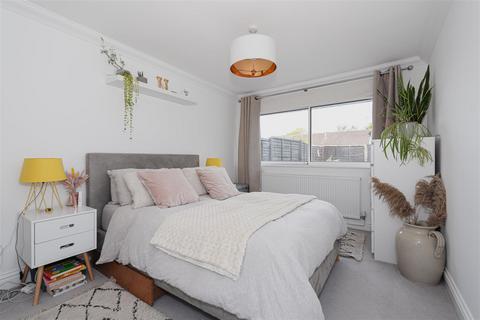 13 Royal Drive, Epsom, KT18 5PR