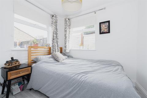 13 Royal Drive, Epsom, KT18 5PR
