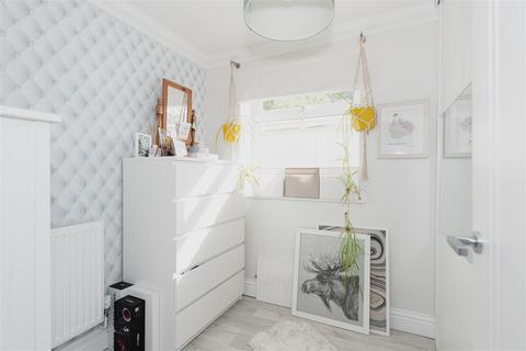 13 Royal Drive, Epsom, KT18 5PR