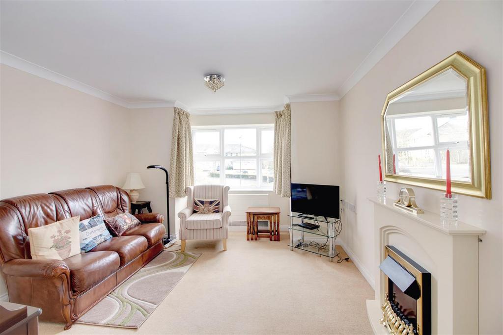 Sitting/dining room