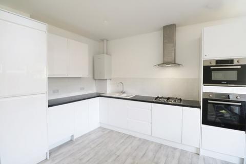 1 bedroom in a house share to rent, Boundary Road, Colliers Wood, London, SW19