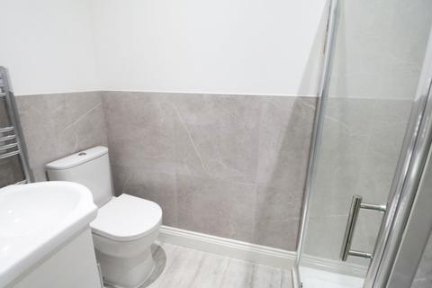 1 bedroom in a house share to rent, Boundary Road, Colliers Wood, London, SW19