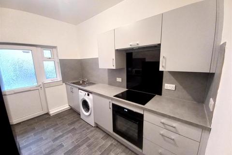 2 bedroom flat to rent, 2 Bed Apartment *£130 pppw excluding bills* AVAILABLE FOR 2024/25 ACADEMIC YEAR * Holden Street  NG7 3GL