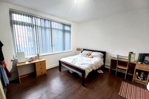 2 bedroom flat to rent, 2 Bed Apartment *£130 pppw excluding bills* AVAILABLE FOR 2024/25 ACADEMIC YEAR * Holden Street  NG7 3GL