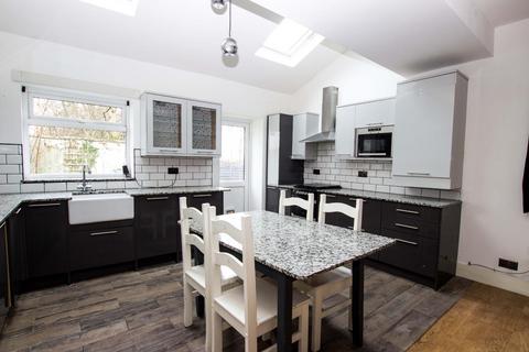 14 Knowlesly Road, Darwen, BB3 2NE