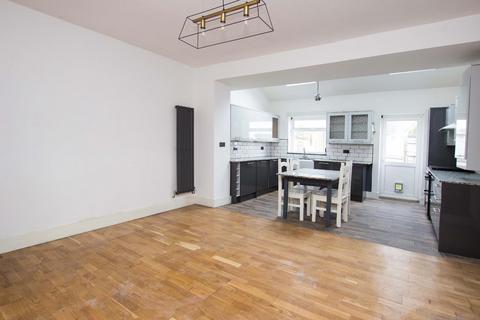 14 Knowlesly Road, Darwen, BB3 2NE