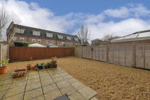 5 Anisa Close, Kings Hill, West Malling, ME19 4EW