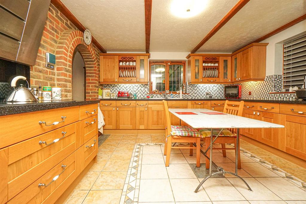 Truman Drive, St. LeonardsOnSea 5 bed detached house for sale £525,000