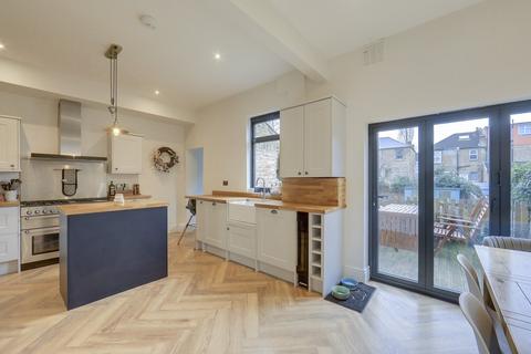 56 Arngask Road, London, SE6 1XU