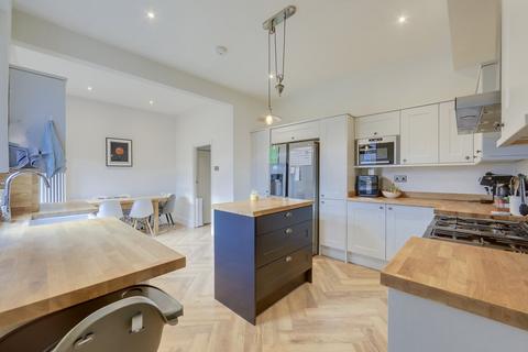 56 Arngask Road, London, SE6 1XU