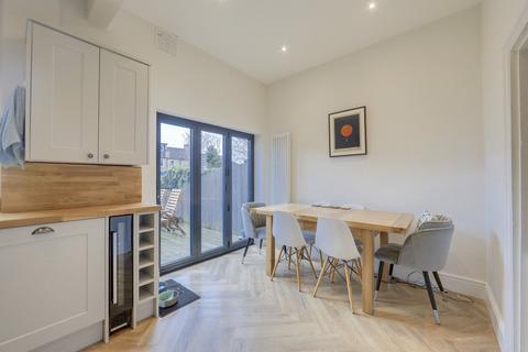 56 Arngask Road, London, SE6 1XU