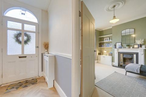 56 Arngask Road, London, SE6 1XU
