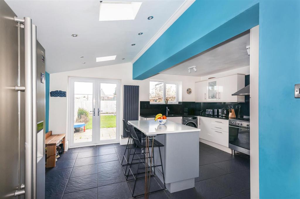 29, Victoria Road Driffield, East Yorkshire, YO25 6UG 4 bed house for