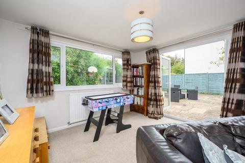 47 Copthorne Road, Leatherhead, KT22 7EE