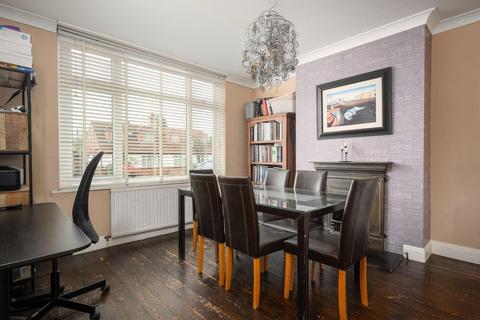47 Copthorne Road, Leatherhead, KT22 7EE
