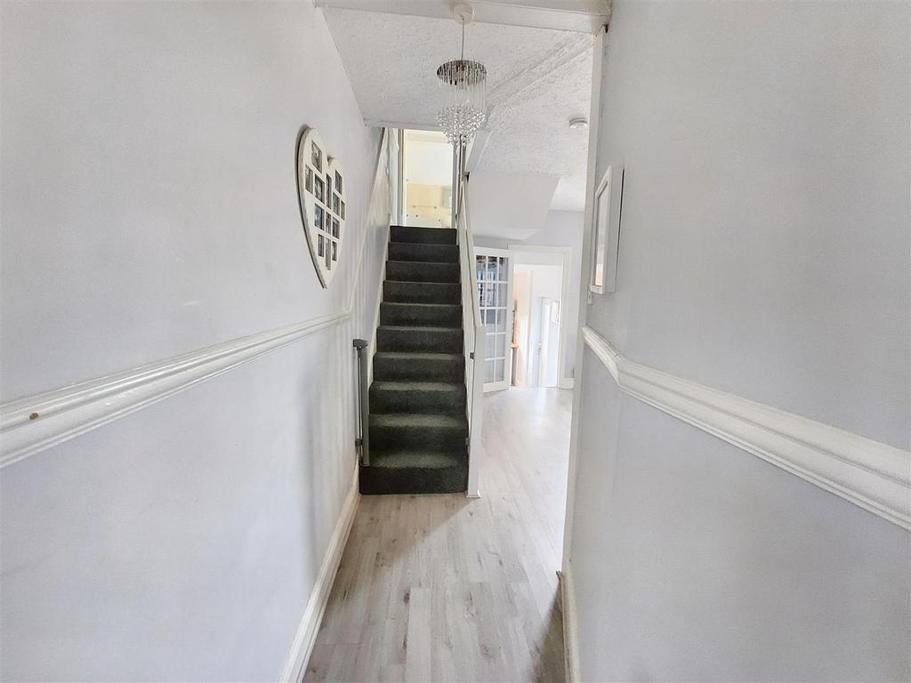 Entrance hallway.jpg