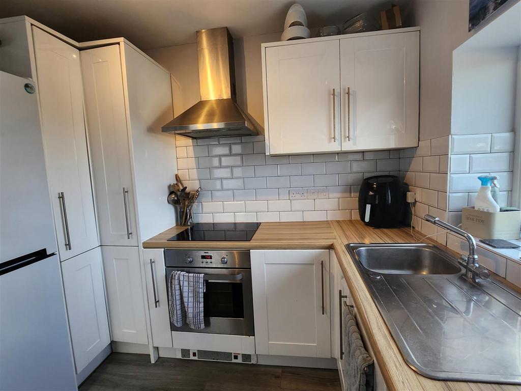 Kitchen 2.jpg