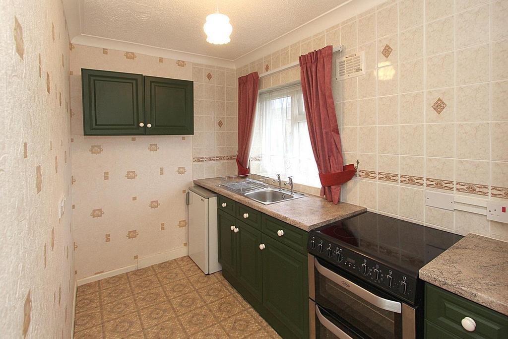 Windmill Crescent, Castlecroft, Wolverhampton 1 bed to rent