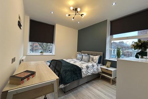 3 bedroom house share to rent - St. Michael sq., Ashton-Under-Lyne OL6