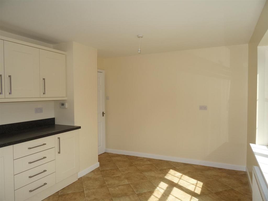 Kitchen2.JPG